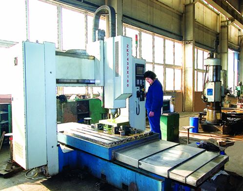 米兰在线注册科技集团数控钻铣中心.jpg