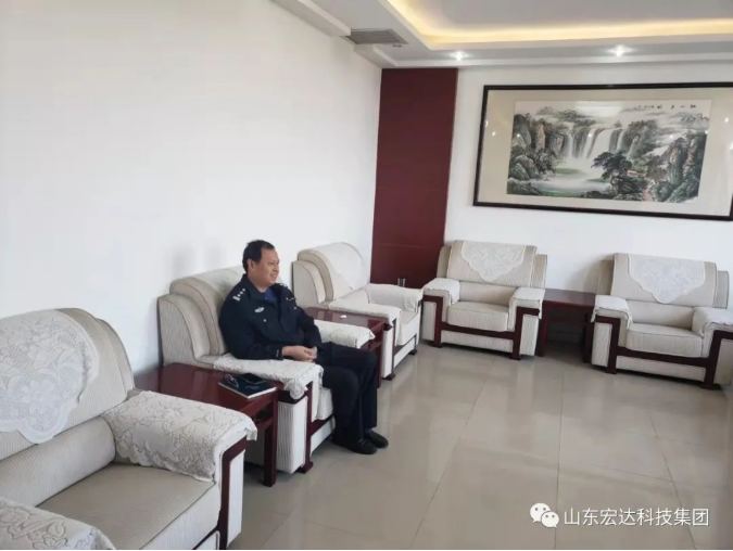 山东米兰在线注册集团副总经理张广义到开发区派出所慰问
